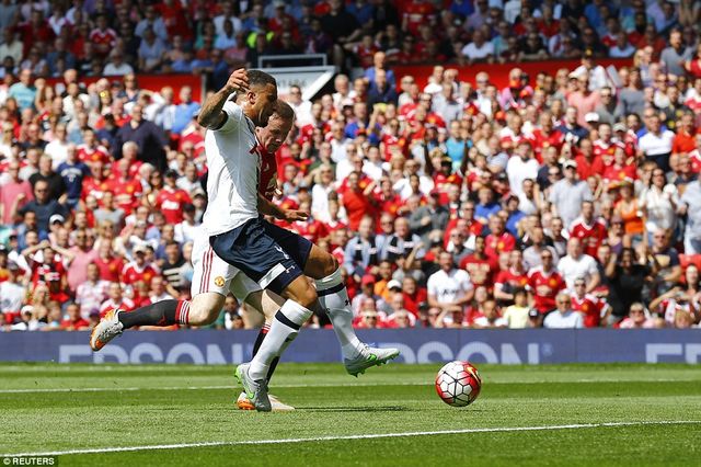 Ngán hậu vệ Man City, Guardiola muốn 50 triệu bảng mua sao Tottenham - Ảnh 1.