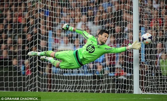 Không phải De Gea, đây mới là 2 thủ thành đỉnh nhất Premier League 2016/17 - Ảnh 2.