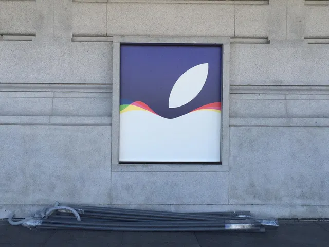 Banner sự kiện của Apple xuất hiện khắp nơi xung quanh địa điểm tổ chức buổi lễ ra mắt