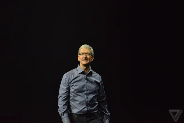 CEO Tim Cook xuất hiện