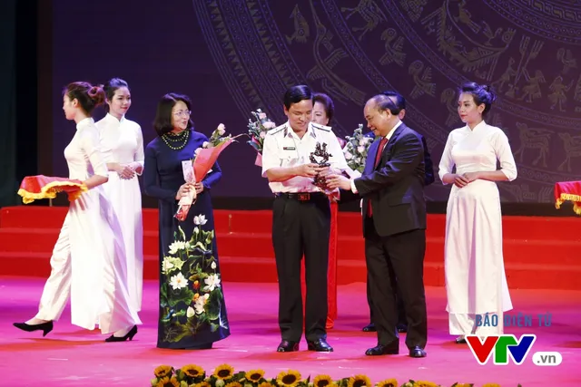 Vinh danh 100 doanh nhân Việt Nam tiêu biểu 2016 - Ảnh 4.