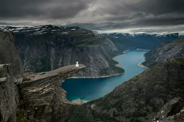 Nhiếp ảnh gia đưa vợ đi trốn trên núi ở Na Uy và Thụy Điển - Ảnh 4.