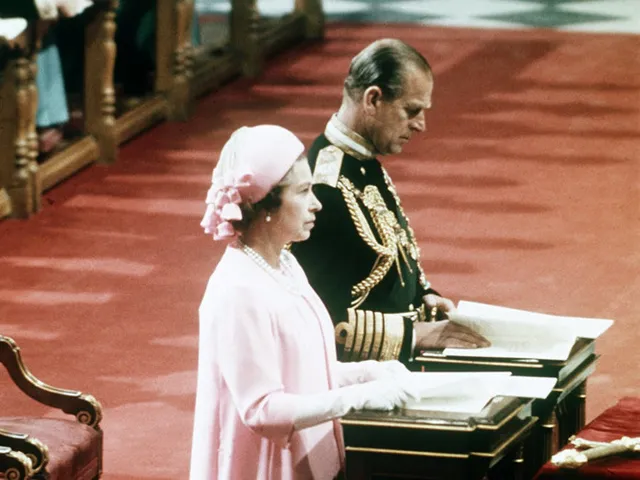 Ngưỡng mộ cuộc hôn nhân kéo dài 69 năm của Nữ hoàng Elizabeth II - Ảnh 10.