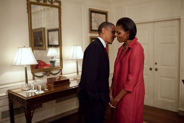 Chuyện tình ngọt ngào của Tổng thống Obama qua ảnh - Ảnh 16.