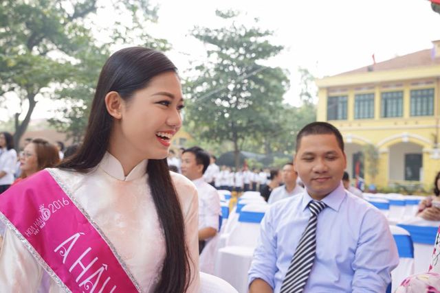 Học sinh Thủ đô náo nức trong Lễ Khai giảng năm học mới - Ảnh 4.