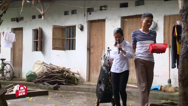 Cô gái mù vượt lên số phận bằng đam mê ca hát - Ảnh 2.