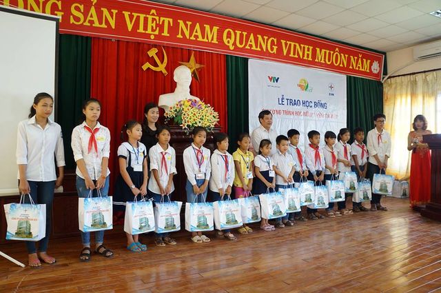 Học bổng Niềm Tin Việt mang hy vọng tới học sinh nghèo tại Hoằng Hóa – Thanh Hóa - Ảnh 7.