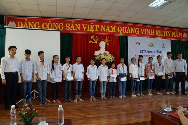 Học bổng Niềm Tin Việt mang hy vọng tới học sinh nghèo tại Hoằng Hóa – Thanh Hóa - Ảnh 5.