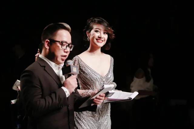 MC Phí Linh cá tính, đầy biến hóa tại Vietnam International Fashion Week - Ảnh 8.