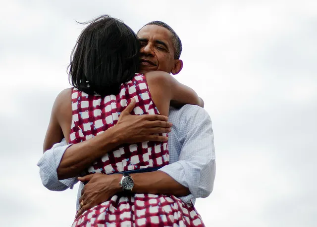 Chuyện tình ngọt ngào của Tổng thống Obama qua ảnh - Ảnh 22.