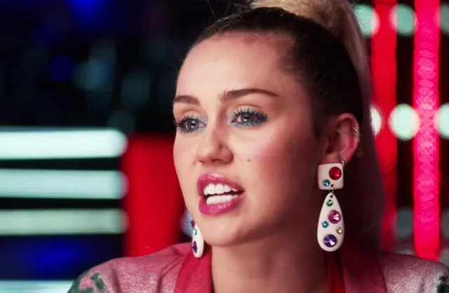 Cô nàng nổi loạn Miley Cyrus: Tôi khóc nhiều lần ở The Voice - Ảnh 1.