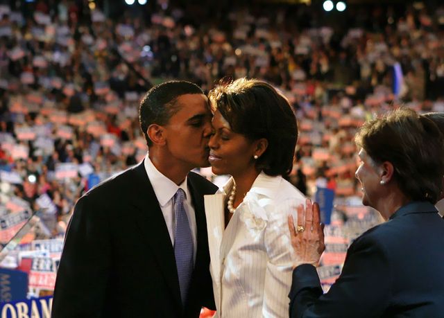 Chuyện tình ngọt ngào của Tổng thống Obama qua ảnh - Ảnh 5.