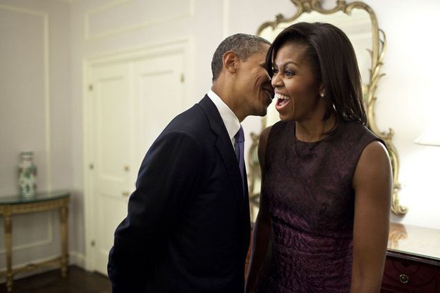 Chuyện tình ngọt ngào của Tổng thống Obama qua ảnh - Ảnh 18.