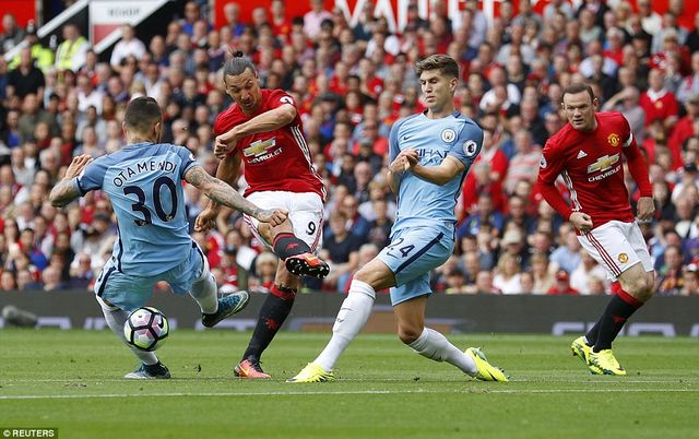 Ảnh: Những khoảnh khắc đáng nhớ trong trận derby Manchester - Ảnh 3.