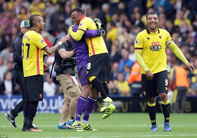 Watford 3-1 Man Utd: Thất bại tủi hổ của Mourinho và các học trò - Ảnh 1.