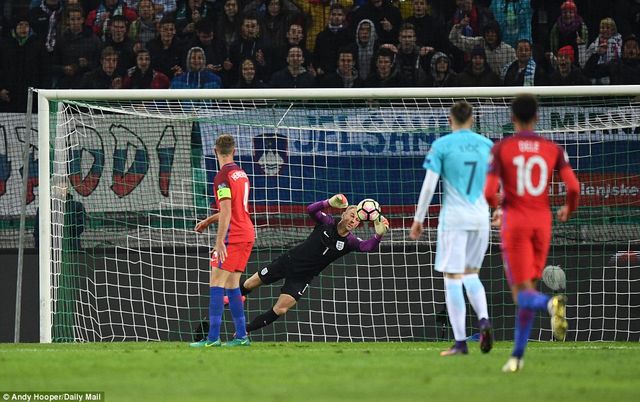 VIDEO, Slovenia 0-0 Anh: Joe Hart xuất thần, Tam Sự thoát hiểm - Ảnh 1.