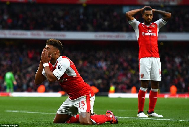 VIDEO, Arsenal 0-0 Middlesbrough: Wenger đón sinh nhật kém vui, Pháo thủ vẫn lên ngôi đầu - Ảnh 2.