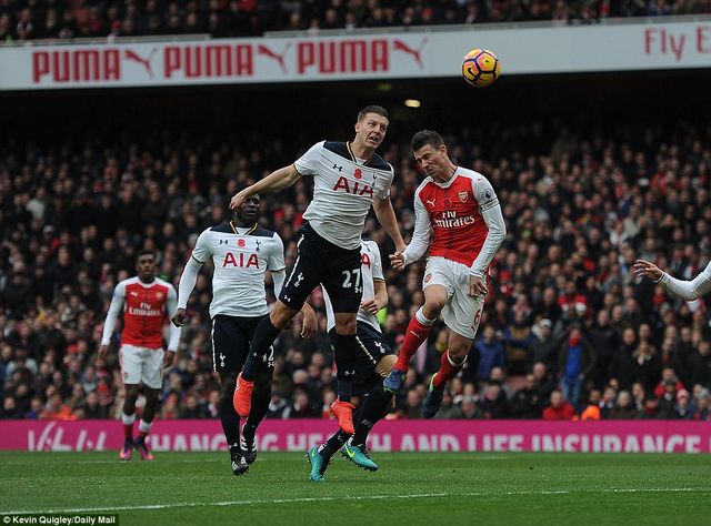 Arsenal 1-1 Tottenham: Hòa nhạt nhòa, Pháo thủ lỡ ngôi đầu! - Ảnh 1.