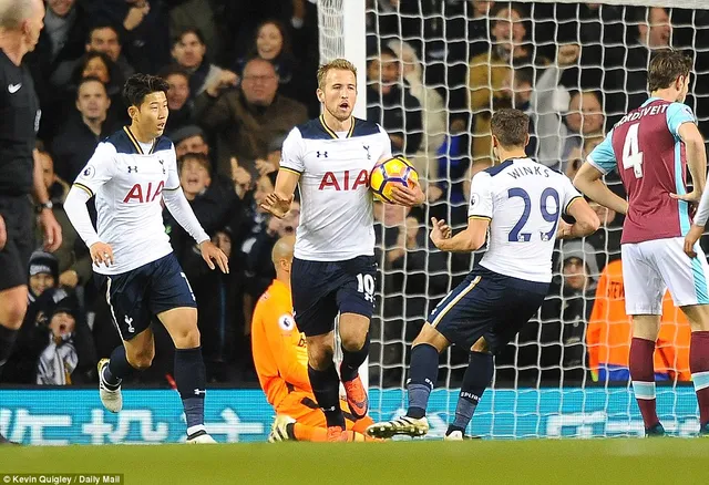 VIDEO: Harry Kane tỏa sáng, Tottenham ngược dòng ngoạn mục trong trận derby London - Ảnh 1.