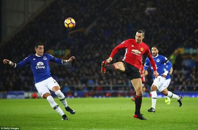 Everton 1-1 Manchester United: Ibra ghi siêu phẩm, tội đồ Fellaini! - Ảnh 1.