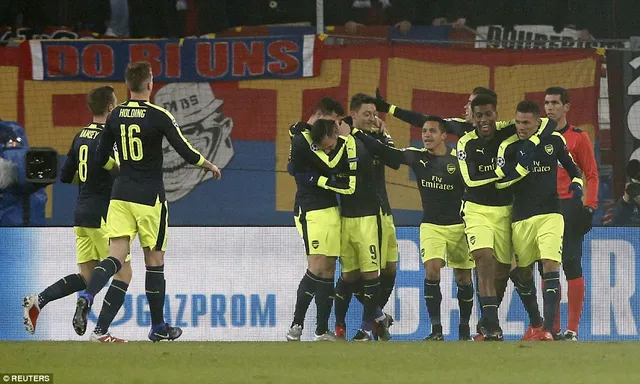 Lucas Perez lập hat-trick, Arsenal vượt mặt PSG giành ngôi đầu - Ảnh 5.