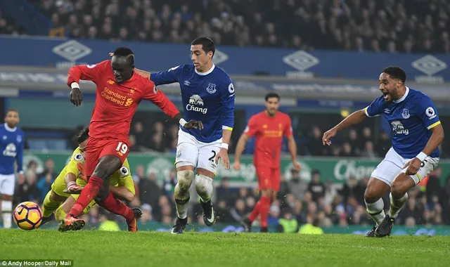 VIDEO, Everton 0-1 Liverpool: Thắng lợi phút bù giờ! - Ảnh 1.