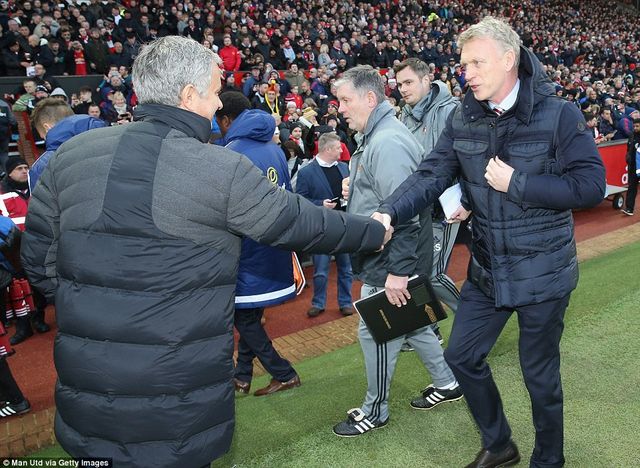 Man Utd 3-1 Sunderland: Ibra thăng hoa, Mkhitaryan lập siêu phẩm khó tin - Ảnh 4.