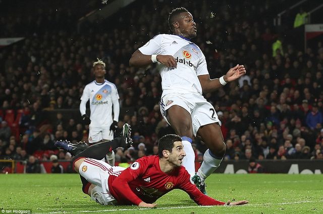 Ngất ngây với tuyệt phẩm của Mkhitaryan giúp Man Utd đại thắng Sunderland - Ảnh 4.