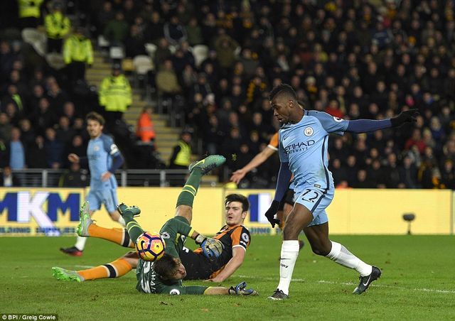 Hull City 0-3 Man City: Bùng nổ cuối trận! - Ảnh 2.