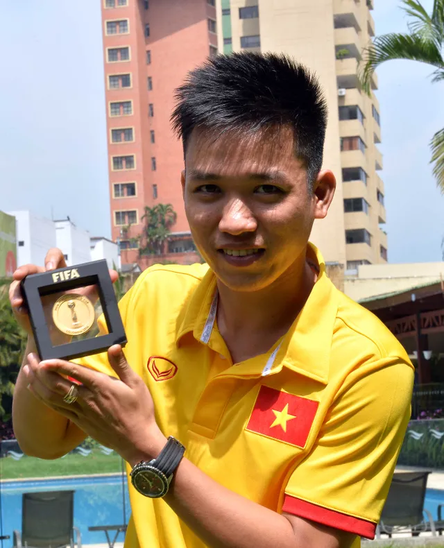 Hai người hùng của ĐT Futsal Việt Nam bất ngờ được FIFA TV phỏng vấn riêng - Ảnh 1.