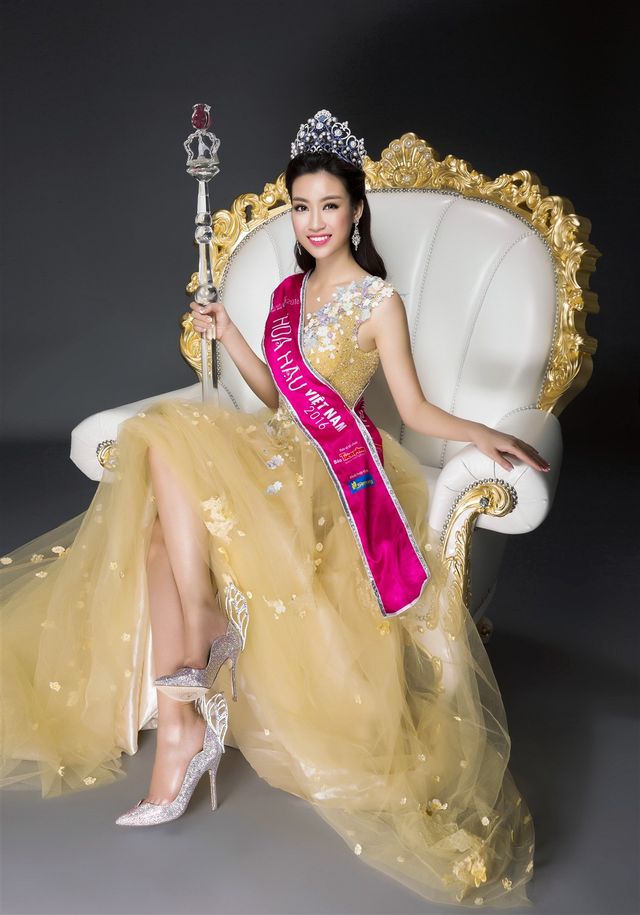Diện trang phục dạ hội, Hoa hậu Mỹ Linh tỏa sáng bên hai Á hậu - Ảnh 2.