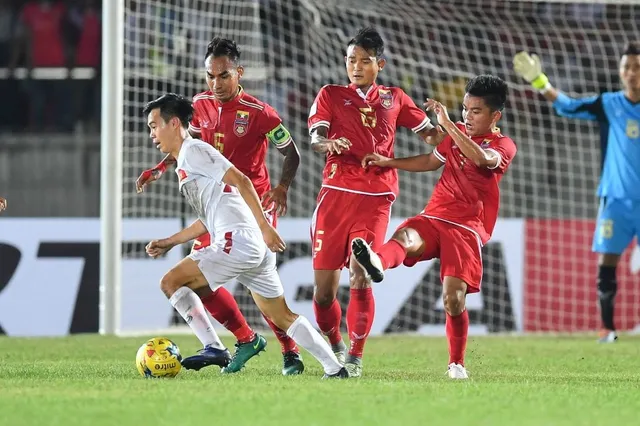 Chùm ảnh: ĐT Việt Nam thắng nghẹt thở trước Myanmar trong ngày ra quân AFF Cup 2016 - Ảnh 2.