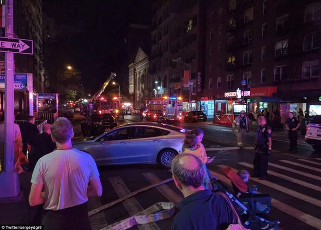 Hiện trường vụ nổ lớn ở New York khiến 26 người bị thương - Ảnh 1.