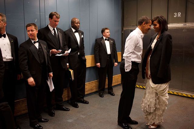 Chuyện tình ngọt ngào của Tổng thống Obama qua ảnh - Ảnh 11.