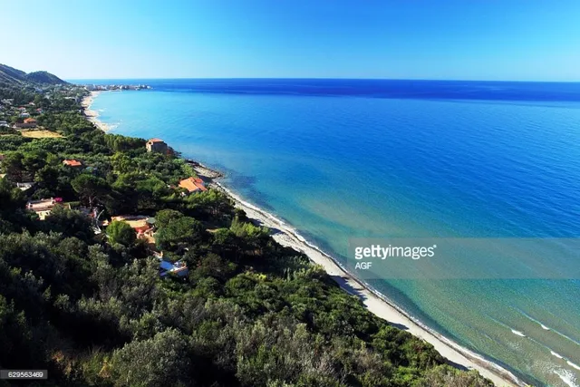 Khám phá ngôi làng có nhiều người hơn 100 tuổi tại Italy - Ảnh 6.