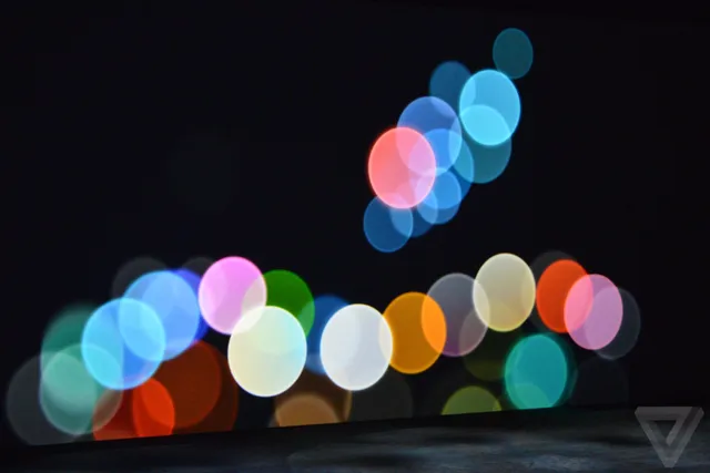 Chỉ vài giây nữa, sự kiện ra mắt iPhone mới của Apple chính thức bắt đầu (Ảnh: The Verge)