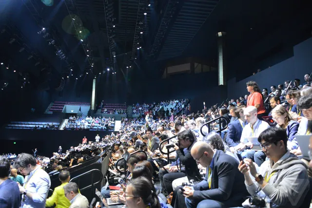 Hội trường Bill Graham Civic đã chật cứng người tham gia (Ảnh: The Verge)