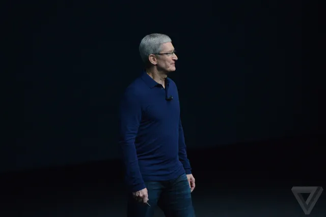 CEO Tim Cook xuất hiện tại hội trường Bill Graham Civic