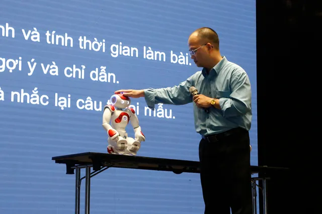 SoftBank tiên phong đưa robot NAO vào giảng dạy tiếng Anh tại Việt Nam - Ảnh 5.
