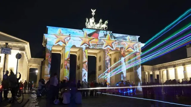 Rực rỡ lễ hội ánh sáng Berlin 2016 tại Đức - Ảnh 4.