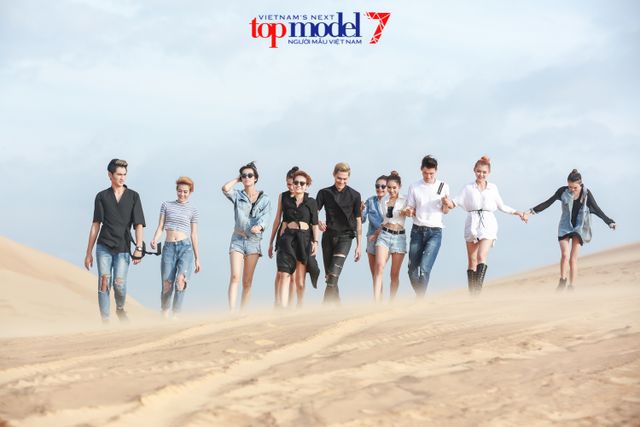 Thanh Hằng nổi loạn cùng top 11 Vietnams Next Top Model 2016 giữa đồi cát - Ảnh 14.