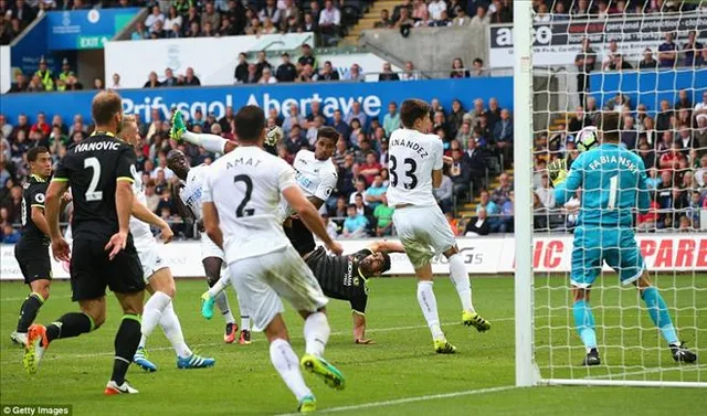 Swansea 2-2 Chelsea: Costa lập cú đúp, Chelsea thoát hiểm tại Liberty - Ảnh 4.
