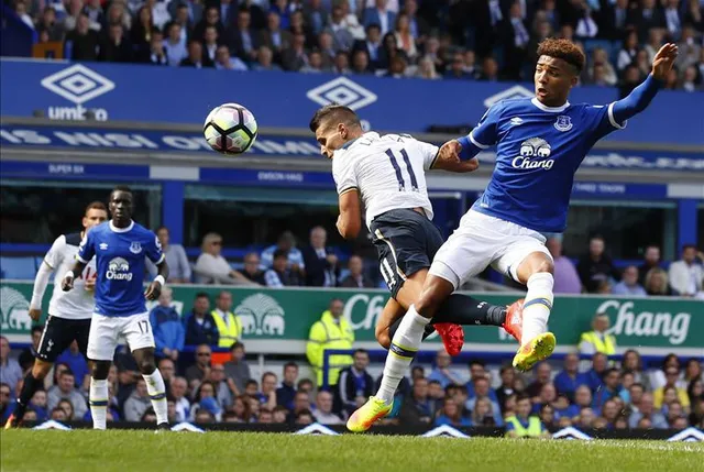 Lamela đánh đầu gỡ hòa cho Tottenham