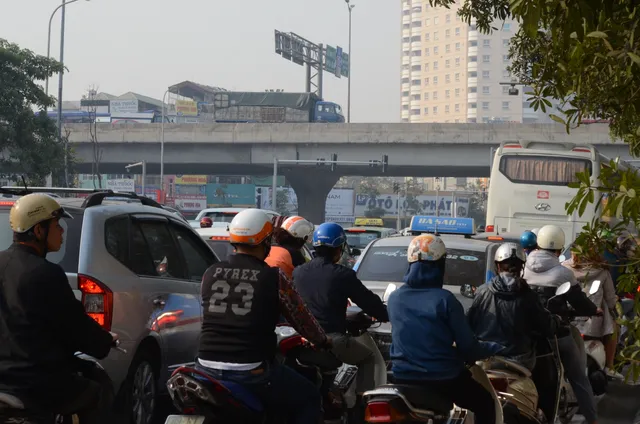 Thường xuyên tắc đường, tuyến xe bus nhanh BRT liệu có... nhanh? - Ảnh 2.