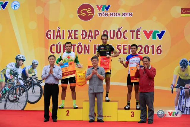 Chặng 8 giải xe đạp quốc tế VTV – Cúp Tôn Hoa Sen 2016: Loic về nhất, áo vàng chưa đổi chủ  - Ảnh 9.