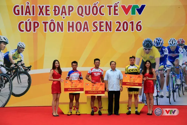 Ảnh: Những khoảnh khắc đẹp chặng 10 Giải xe đạp quốc tế VTV - Cúp Tôn Hoa Sen 2016 - Ảnh 10.