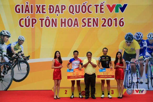 Ảnh: Những khoảnh khắc đẹp chặng 10 Giải xe đạp quốc tế VTV - Cúp Tôn Hoa Sen 2016 - Ảnh 12.