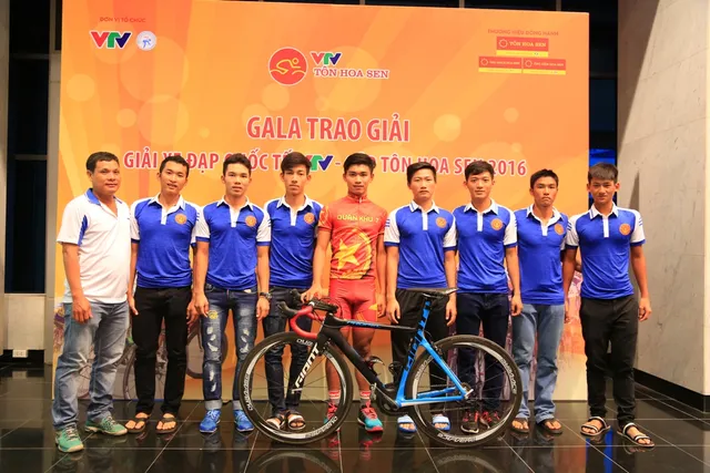 Đội xe đạp Quân Khu 7 đã có mặt tại Đài THVN