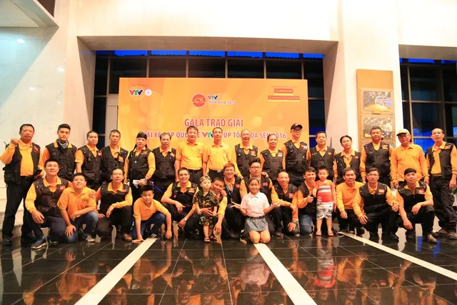 Các thành viên của đội xe moto hộ tống đoàn đua