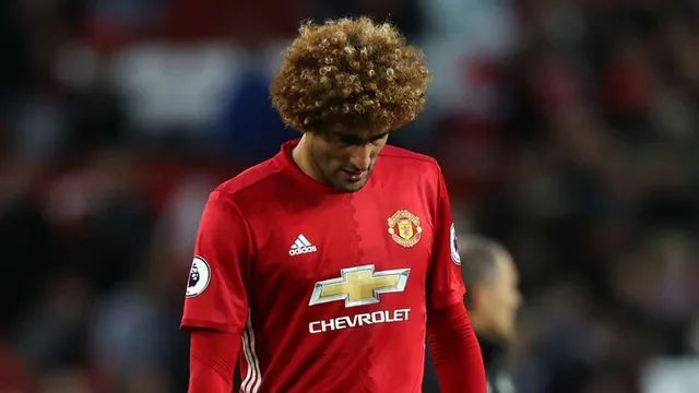 Đội hình tệ nhất vòng 14 Ngoại hạng Anh: Ngán ngẩm với Fellaini, Aguero - Ảnh 7.